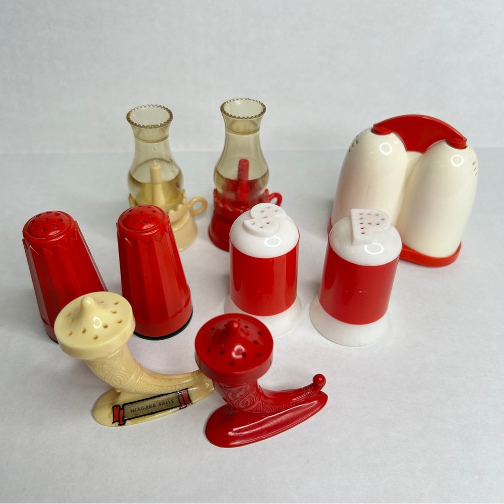 Lot Of Vintage Red Plastic Salt &‎ Pepper Shakers And Decor Art Deco MCM